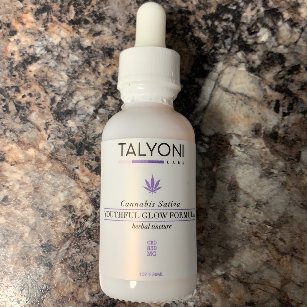 Talyoni youthful glow formula sealed